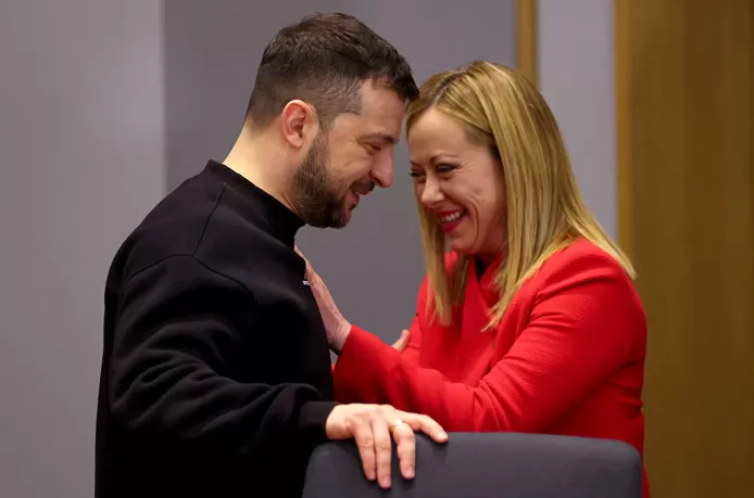🇺🇦 Zelensky en aparté avec Meloni, “ignorée” par Macron et Scholz 1 🇺🇦 Zelensky en aparté avec Meloni, “ignorée” par Macron et Scholz
