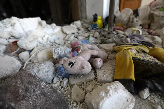 🇸🇾 Séisme en Syrie: une mère et son bébé ont échappé deux fois à la mort 1 🇸🇾 Séisme en Syrie: une mère et son bébé ont échappé deux fois à la mort