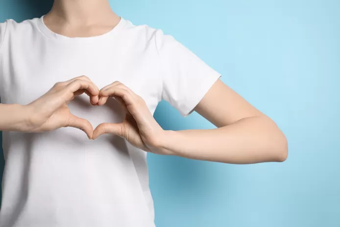 🎗 Ce simple geste des doigts peut vous aider à détecter un cancer du poumon de manière précoce 1 🎗 Ce simple geste des doigts peut vous aider à détecter un cancer du poumon de manière précoce