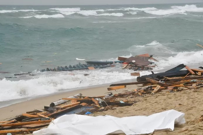 🌊 Drame en Méditerranée: une trentaine de migrants meurent dans un naufrage près des côtes italiennes 2 image 345