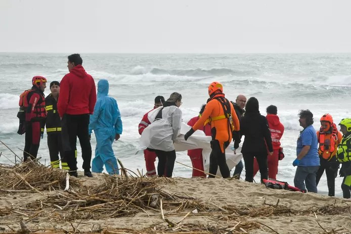 🌊 Drame en Méditerranée: une trentaine de migrants meurent dans un naufrage près des côtes italiennes 3 image 346