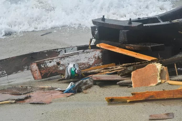 🌊 Drame en Méditerranée: une trentaine de migrants meurent dans un naufrage près des côtes italiennes 1 🌊 Drame en Méditerranée: une trentaine de migrants meurent dans un naufrage près des côtes italiennes