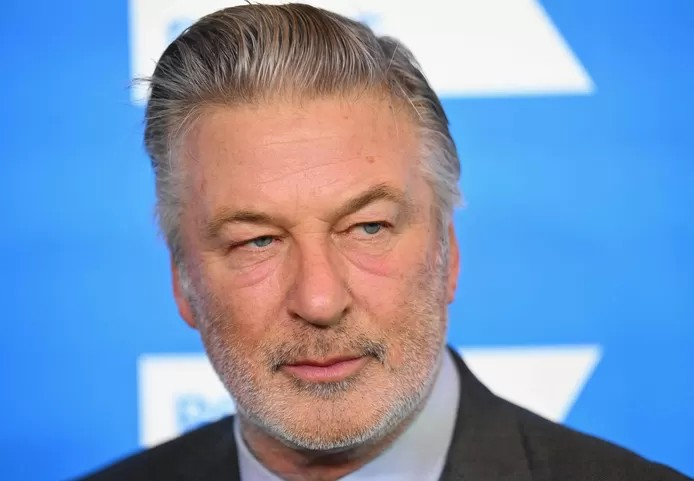 👥 Alec Baldwin formellement inculpé d'homicide involontaire après le tir mortel sur le tournage de “Rust” 1 👥 Alec Baldwin formellement inculpé d’homicide involontaire après le tir mortel sur le tournage de “Rust”