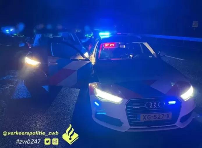 🇳🇱 À bord d’une voiture volée, deux adolescents français roulent à 220 km/h sur une autoroute des Pays-Bas 1 🇳🇱 À bord d’une voiture volée, deux adolescents français roulent à 220 km/h sur une autoroute des Pays-Bas