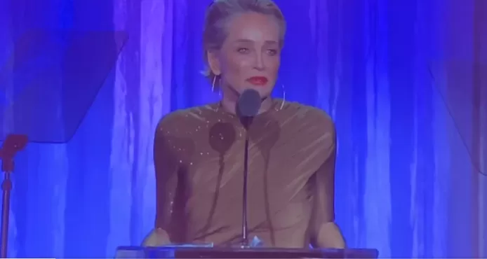 👥 En larmes, Sharon Stone révèle avoir perdu “la moitié de son argent” dans la faillite de la Silicon Valley Bank 1 👥 En larmes, Sharon Stone révèle avoir perdu “la moitié de son argent” dans la faillite de la Silicon Valley Bank