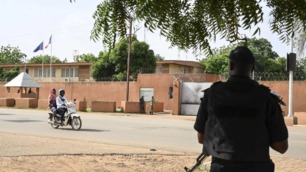 🇳🇪 L’ambassadeur de France quitte le Niger sous contrainte après un bras de fer avec la junte militaire 1 🇳🇪 L’ambassadeur de France quitte le Niger sous contrainte après un bras de fer avec la junte militaire