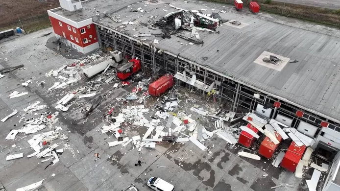 🇷🇺 Une frappe russe fait six morts dans un dépôt postal de la région de Kharkiv 3 image 129