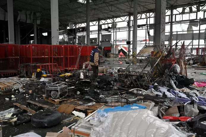 🇷🇺 Une frappe russe fait six morts dans un dépôt postal de la région de Kharkiv 5 image 131