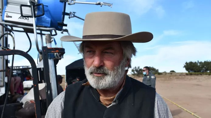 🎥 Tir mortel sur le tournage de “Rust”: Alec Baldwin de nouveau inculpé d’homicide involontaire
