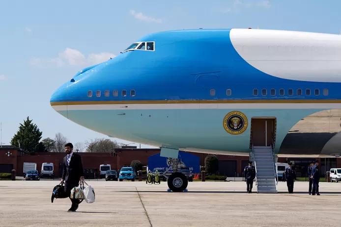 🇺🇸 L’avion le plus sécurisé au monde ne l’est pas contre le vol: “Des objets sont régulièrement dérobés à bord d’Air Force One” 2 image 211