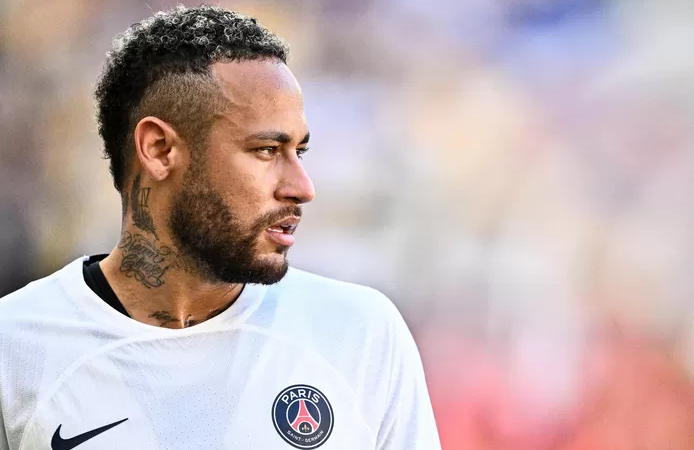 ️⚽️ La descente aux enfers de Neymar au PSG: “Il arrivait alcoolisé à l’entraînement”