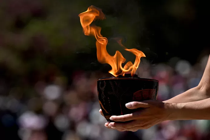 🏅 La flamme olympique allumée à Olympie avant un périple de 5.000 km jusqu’à Paris 1 🏅 La flamme olympique allumée à Olympie avant un périple de 5.000 km jusqu’à Paris