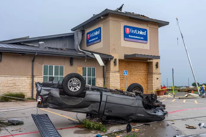 🇺🇸 Plusieurs morts et des dizaines de blessés dans des tornades au Texas🇺🇸 3 telecharger 57