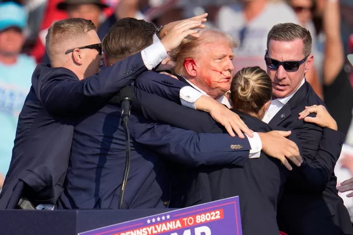 🇺🇸 Ces clichés vont devenir historiques: revivez la tentative d'assassinat de Donald Trump en images 7 image 29