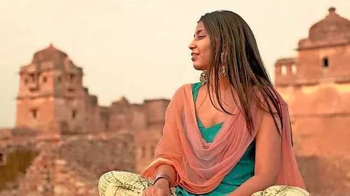 🇮🇳 Terrible accident en Inde: une influenceuse de 27 ans meurt après une chute de 90 mètres en filmant une cascade