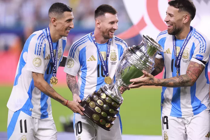 ️⚽️ La légende continue: Lionel Messi est devenu le joueur le plus titré de l’histoire du football 2 telechargement 23