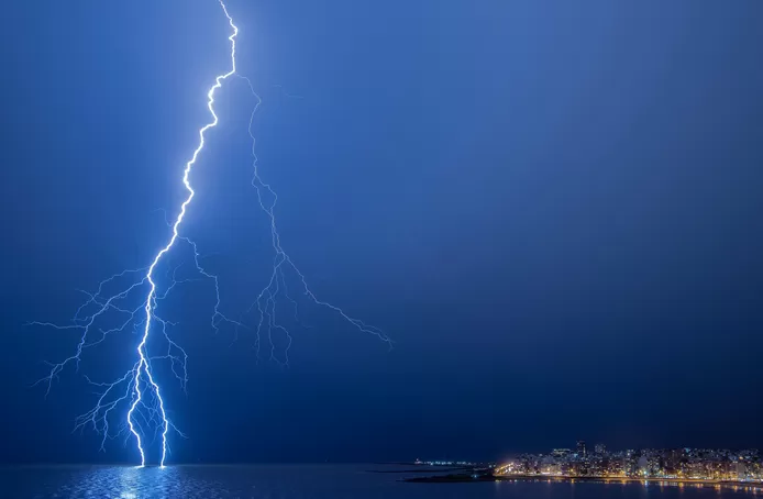 🇮🇹 La foudre frappe une plage italienne bondée, au moins trois blessés