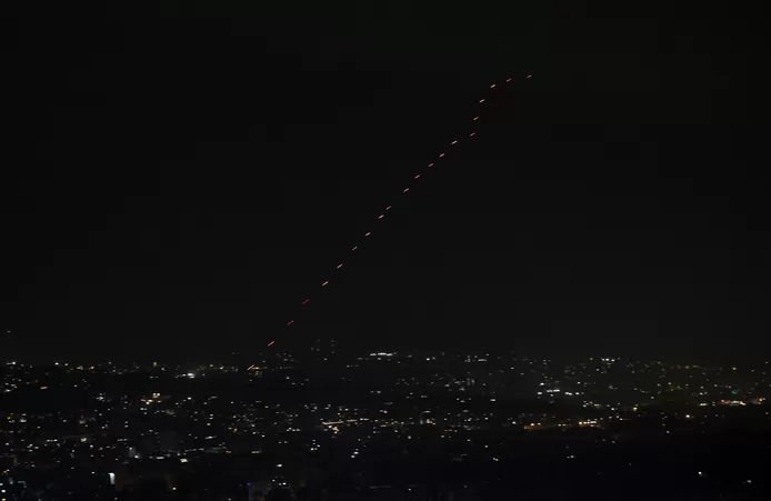 🇮🇷 L’Iran a tiré des missiles sur Israël et promet des “attaques écrasantes” en cas de riposte 2 image 3