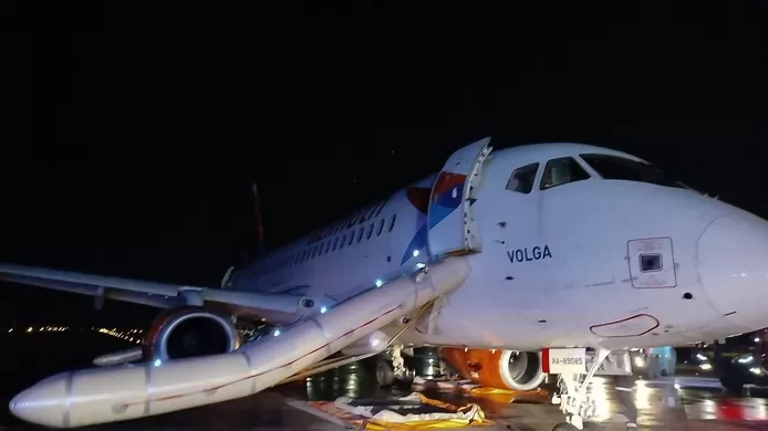 🇹🇷 Un avion prend feu après son atterrissage en Turquie, les passagers évacués en urgence 2 image 240
