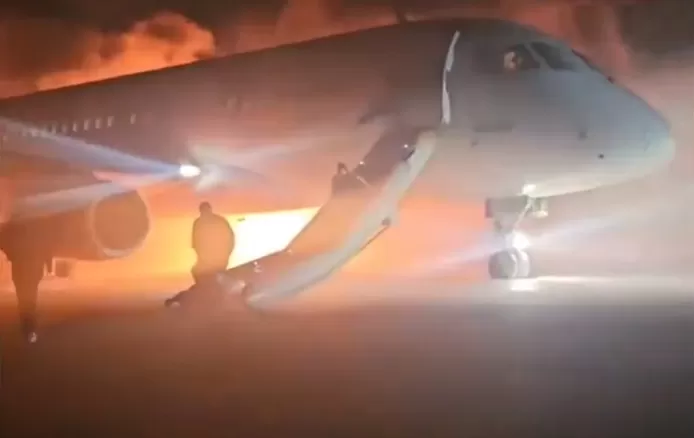🇹🇷 Un avion prend feu après son atterrissage en Turquie, les passagers évacués en urgence 1 🇹🇷 Un avion prend feu après son atterrissage en Turquie, les passagers évacués en urgence