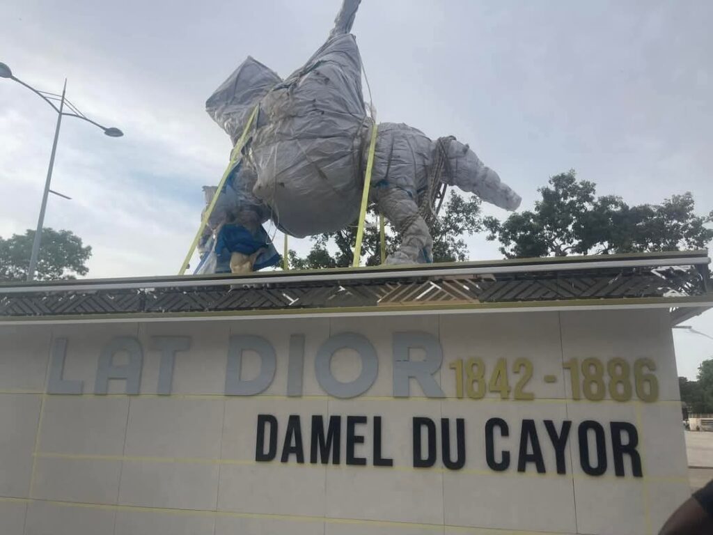 🇸🇳 Thiès : Le président Bassirou Diomaye Faye inaugure une statue en hommage à Lat Dior Diop 2 1000333694