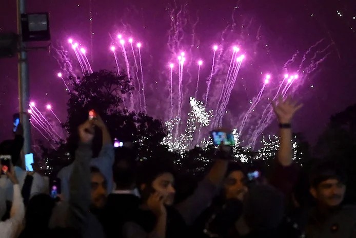 🎇 Le monde bascule petit à petit vers 2025: les plus belles images des célébrations 5 17356778765174321884646537878847