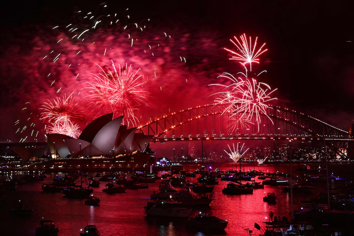 🎆 La Nouvelle-Zélande et l’Australie sont déjà en 2025: les plus belles images des feux d’artifice 4 image 321