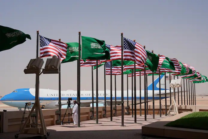 🇸🇦 Donald Trump entame sa tournée dans le Golfe par une visite en Arabie saoudite 3 17471243744593756361799707649432