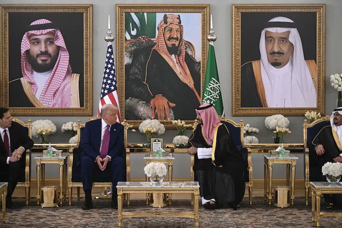 🇸🇦 Donald Trump entame sa tournée dans le Golfe par une visite en Arabie saoudite 7 17471244171422865972307413885326
