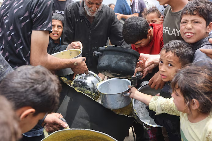 🇵🇸 Siwar, 6 mois, devient le symbole déchirant de la famine à Gaza 4 image 115