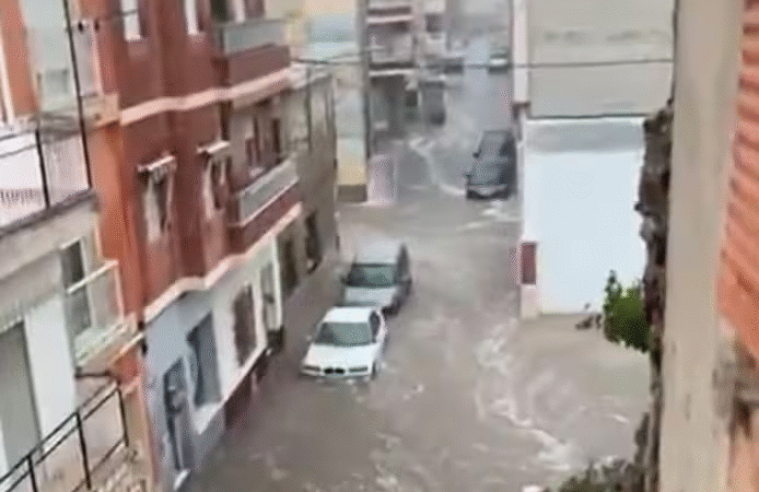 🇪🇸 De fortes tempêtes frappent le sud de l’Espagne : des villes de la Costa Blanca inondées
