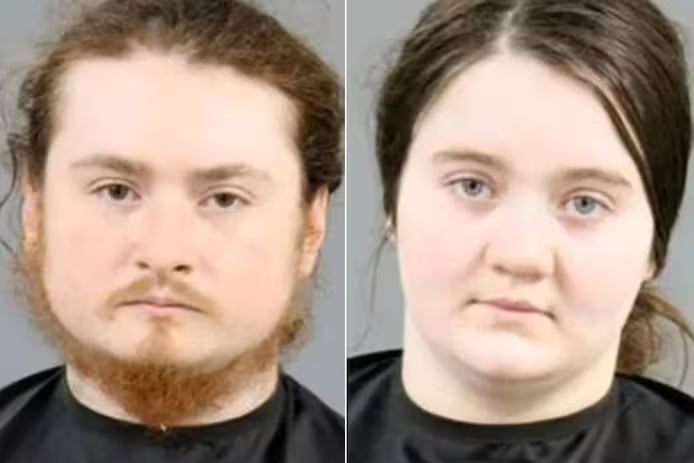 🇺🇲 États-Unis : un bébé vivait au milieu de dizaines d’animaux et d’une chèvre morte, ses parents arrêtés 3 image 245