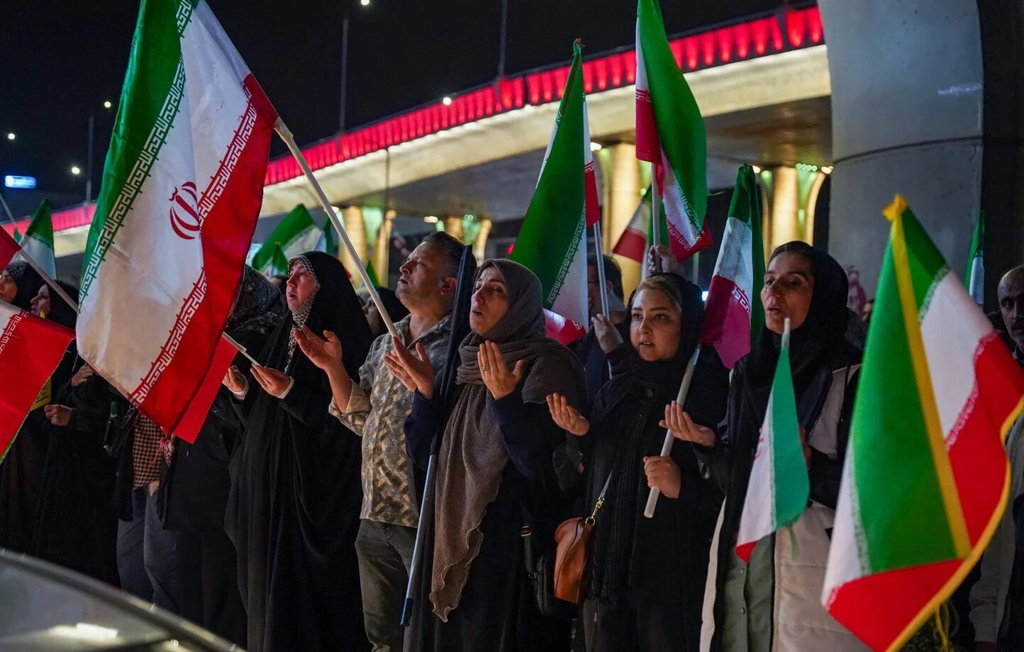 🇮🇷 Boucliers humains en Iran : 14 millions de civils entourent les centrales électriques face à l'ultimatum de Trump 5 image 7 4