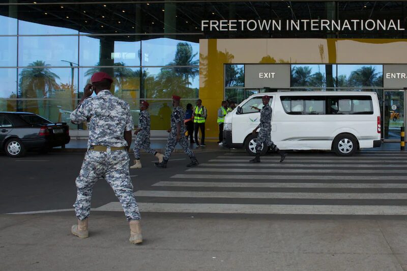 🇺🇸 Sierra Leone : arrivée d'un premier vol de migrants expulsés des États-Unis à Freetown 2 image 4 4